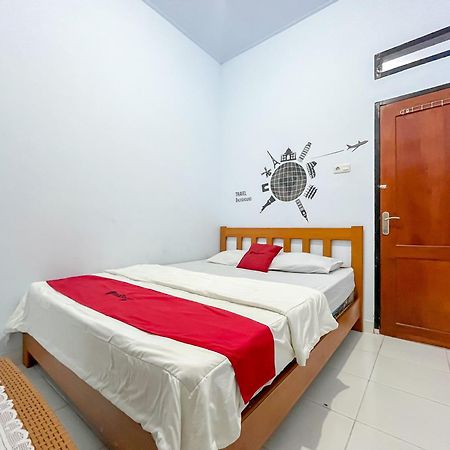 Reddoorz Syariah At Home Ampana Guest House Ampana Kota Екстер'єр фото