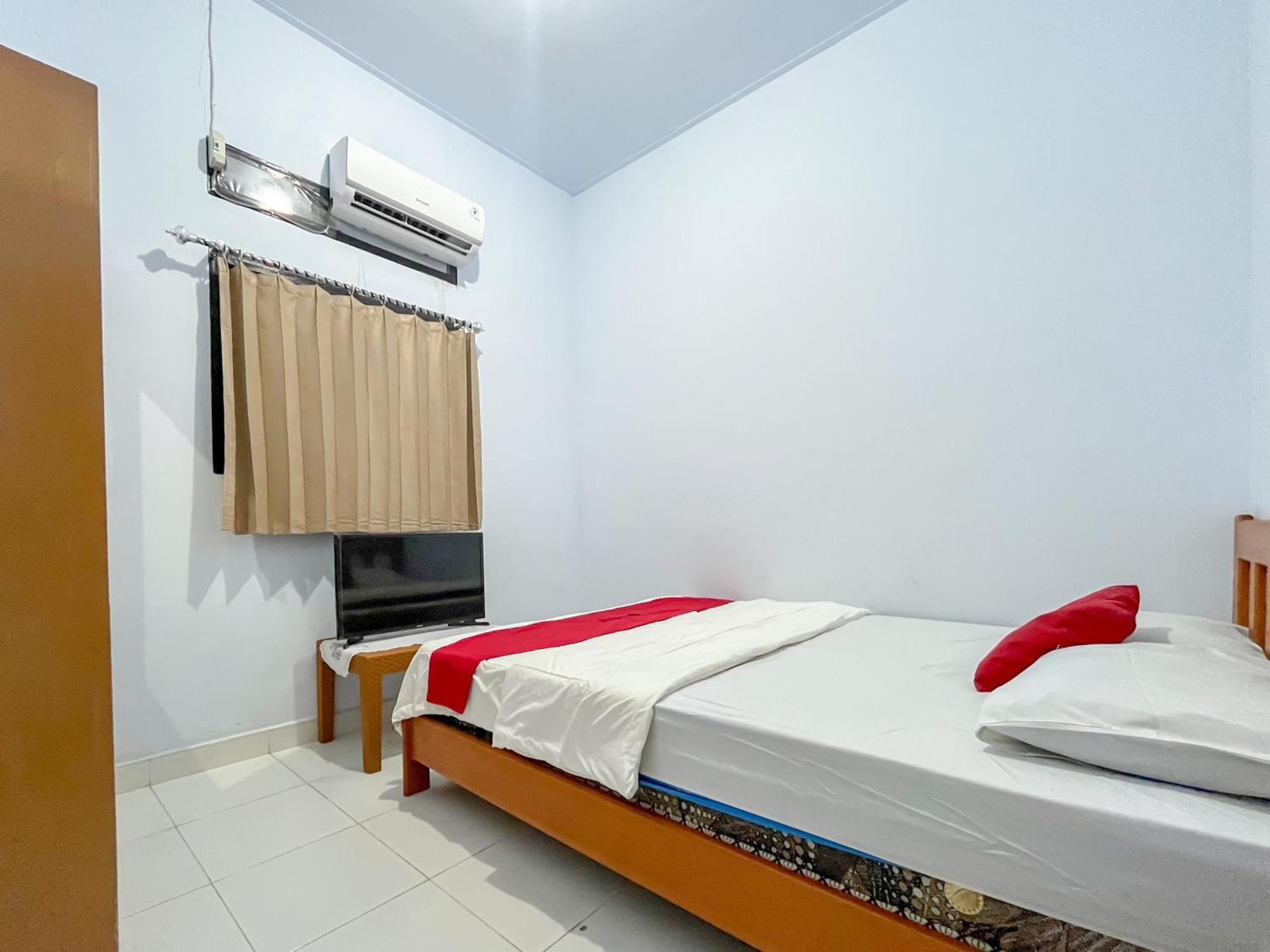 Reddoorz Syariah At Home Ampana Guest House Ampana Kota Екстер'єр фото