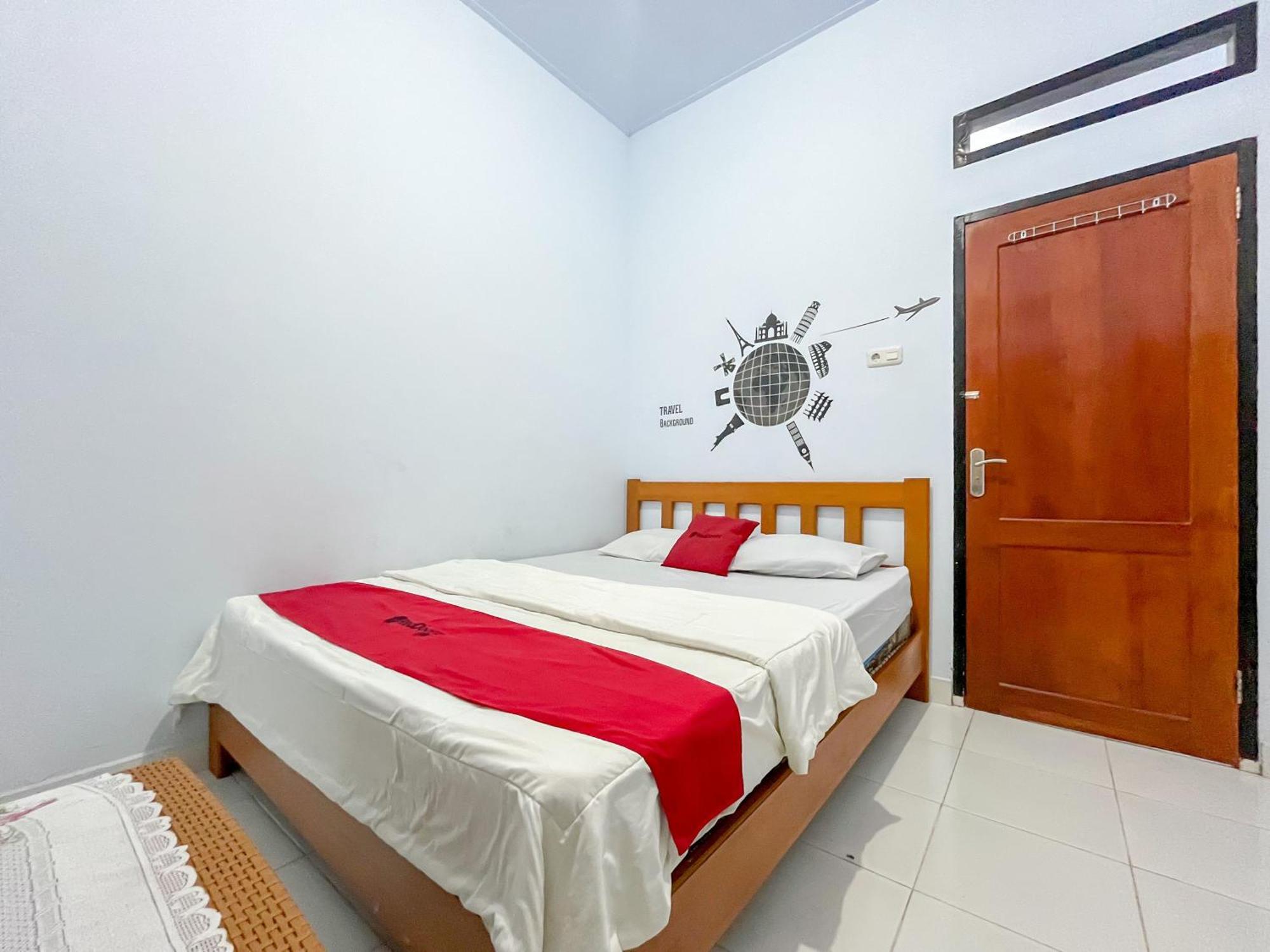 Reddoorz Syariah At Home Ampana Guest House Ampana Kota Екстер'єр фото
