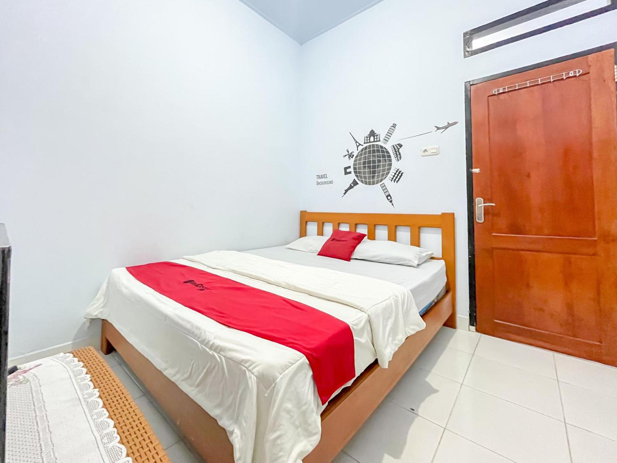 Reddoorz Syariah At Home Ampana Guest House Ampana Kota Екстер'єр фото
