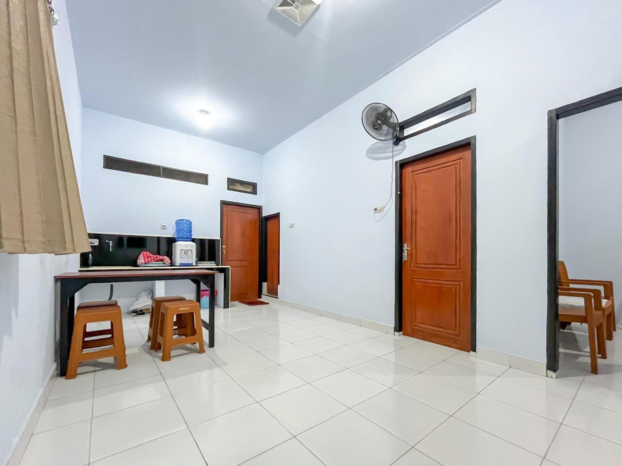 Reddoorz Syariah At Home Ampana Guest House Ampana Kota Екстер'єр фото