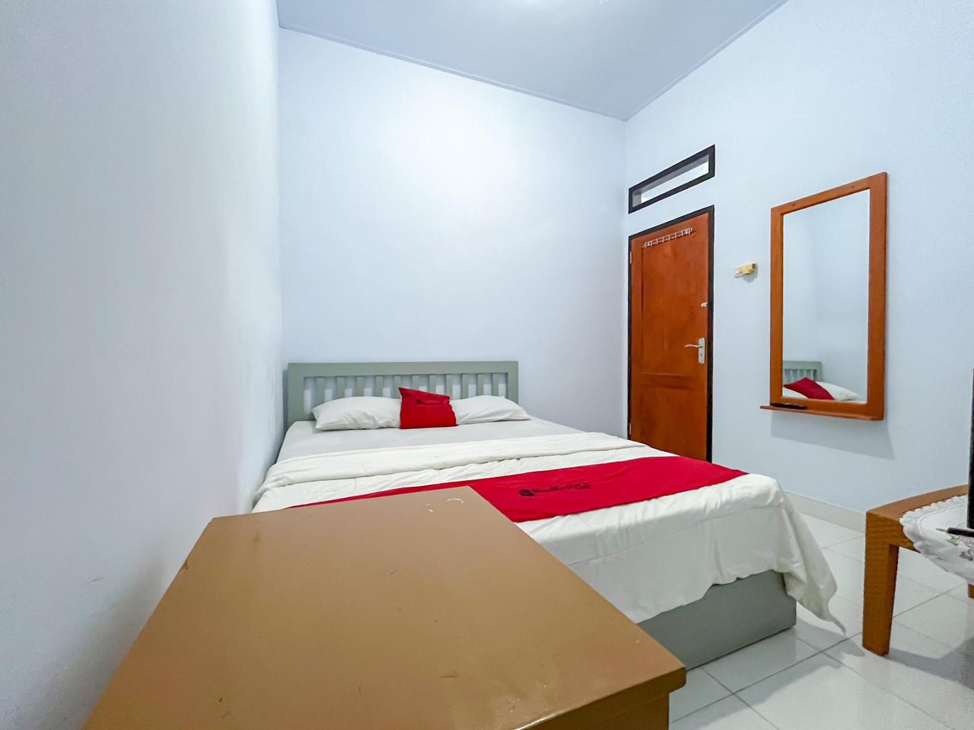 Reddoorz Syariah At Home Ampana Guest House Ampana Kota Екстер'єр фото