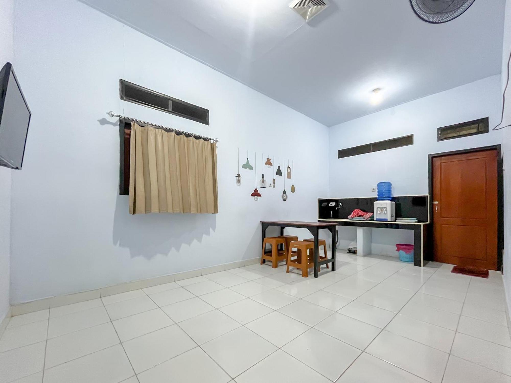 Reddoorz Syariah At Home Ampana Guest House Ampana Kota Екстер'єр фото
