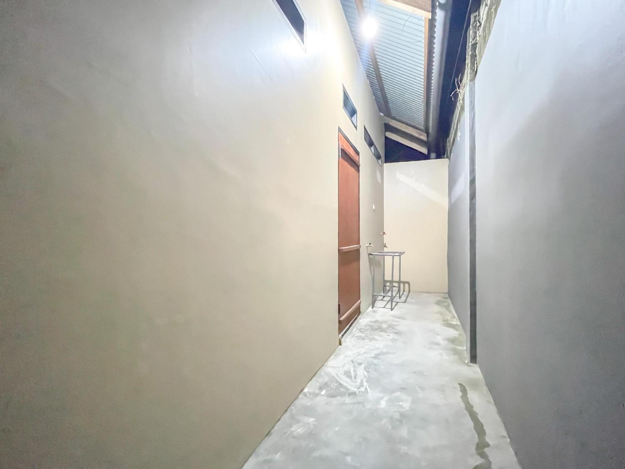 Reddoorz Syariah At Home Ampana Guest House Ampana Kota Екстер'єр фото