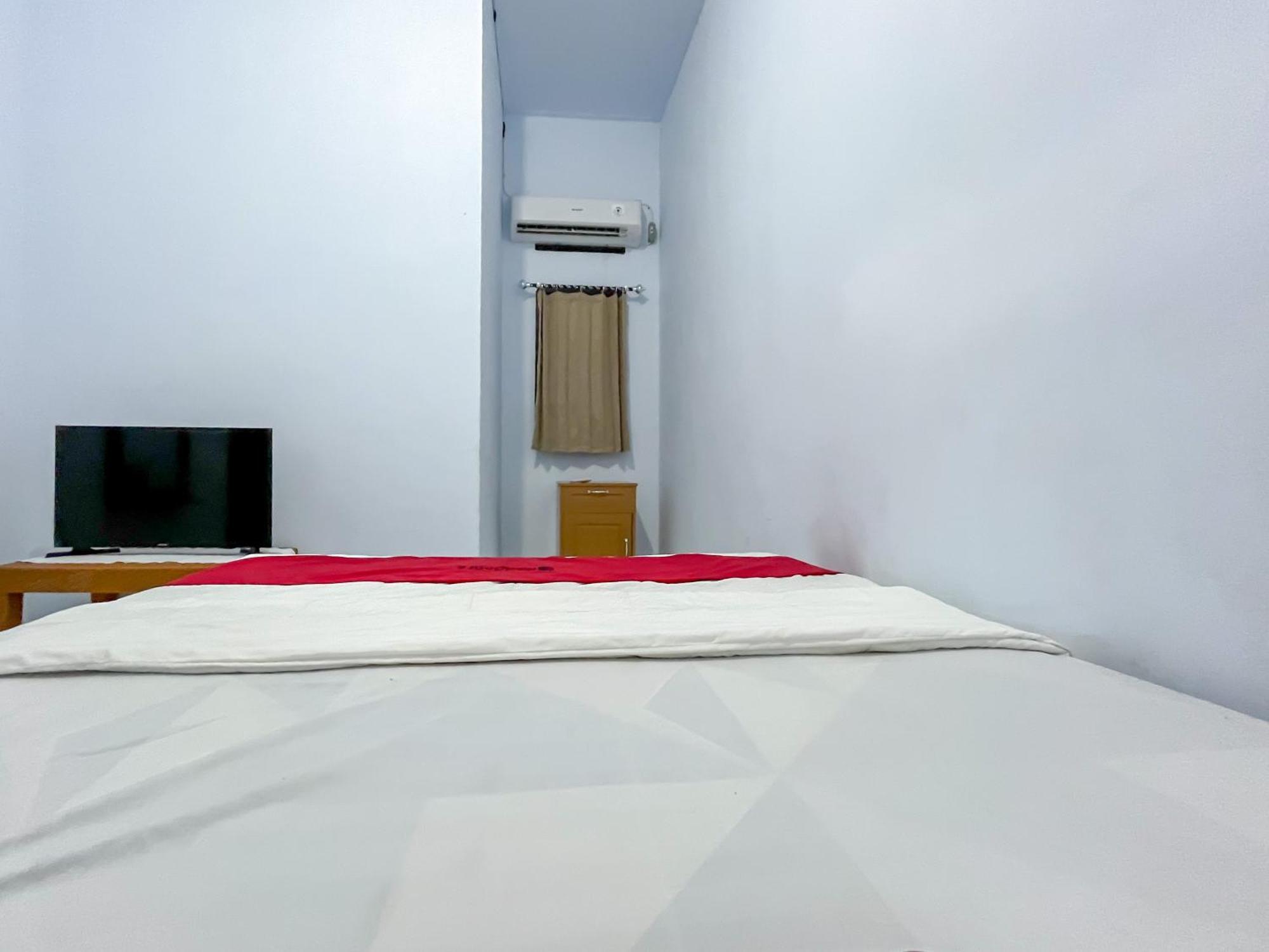 Reddoorz Syariah At Home Ampana Guest House Ampana Kota Екстер'єр фото