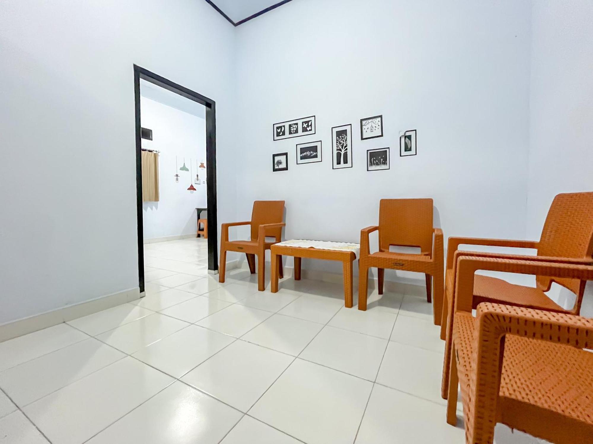 Reddoorz Syariah At Home Ampana Guest House Ampana Kota Екстер'єр фото