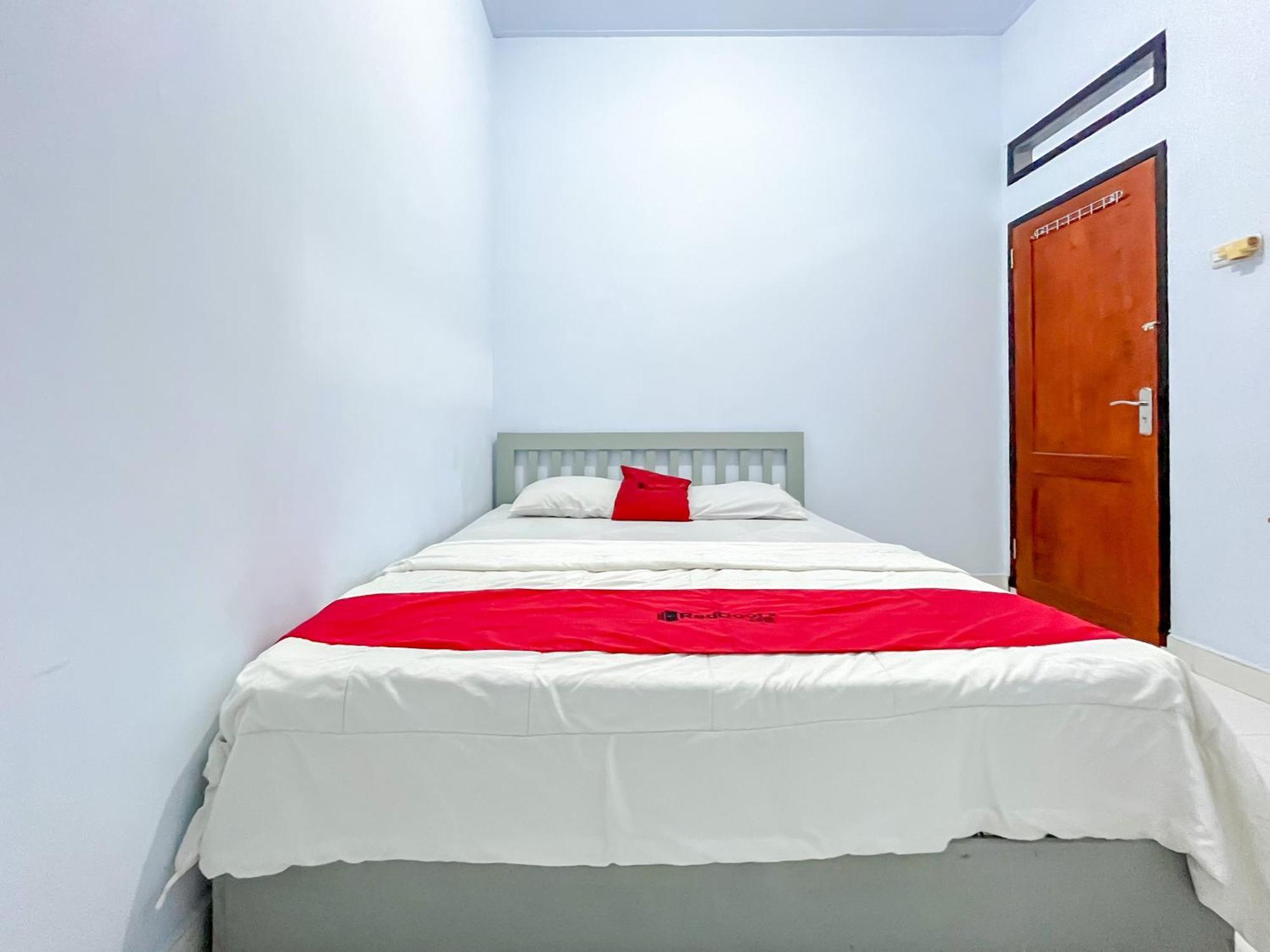 Reddoorz Syariah At Home Ampana Guest House Ampana Kota Екстер'єр фото