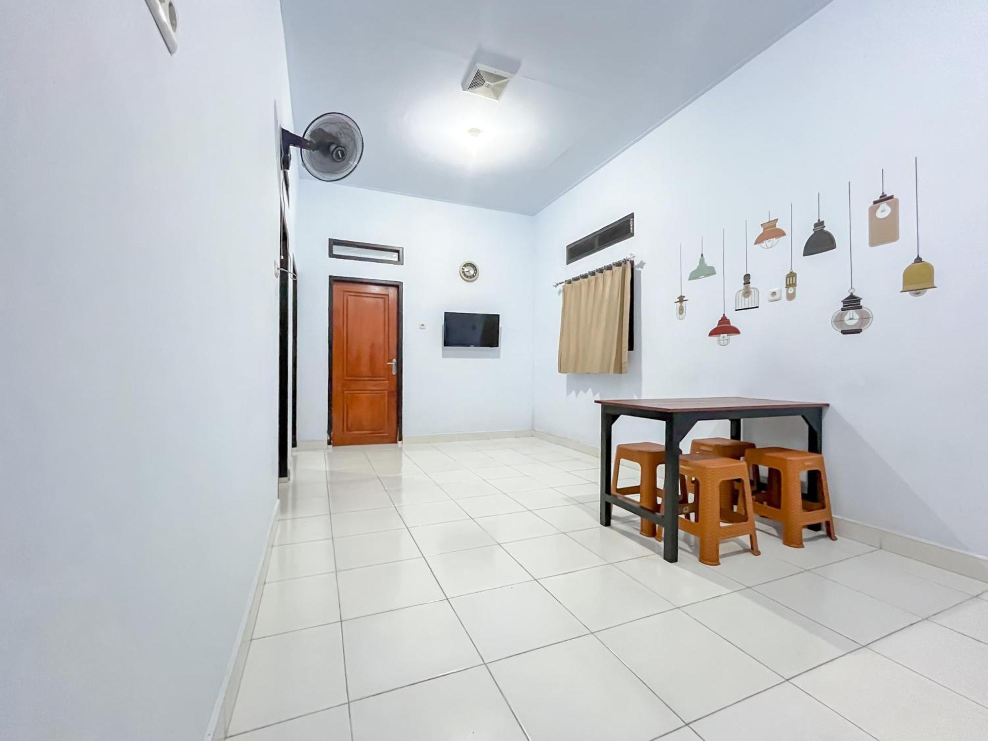 Reddoorz Syariah At Home Ampana Guest House Ampana Kota Екстер'єр фото