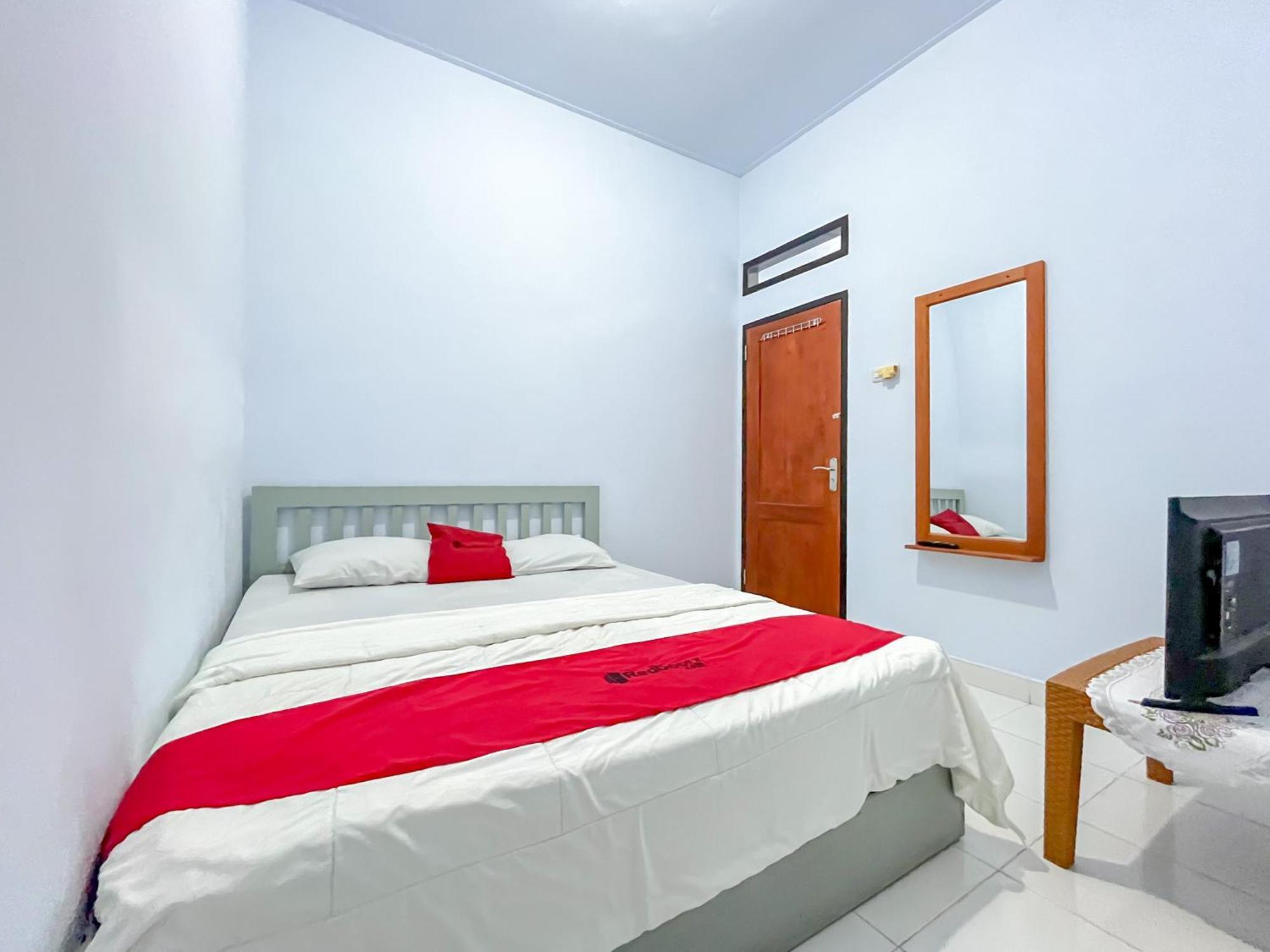 Reddoorz Syariah At Home Ampana Guest House Ampana Kota Екстер'єр фото