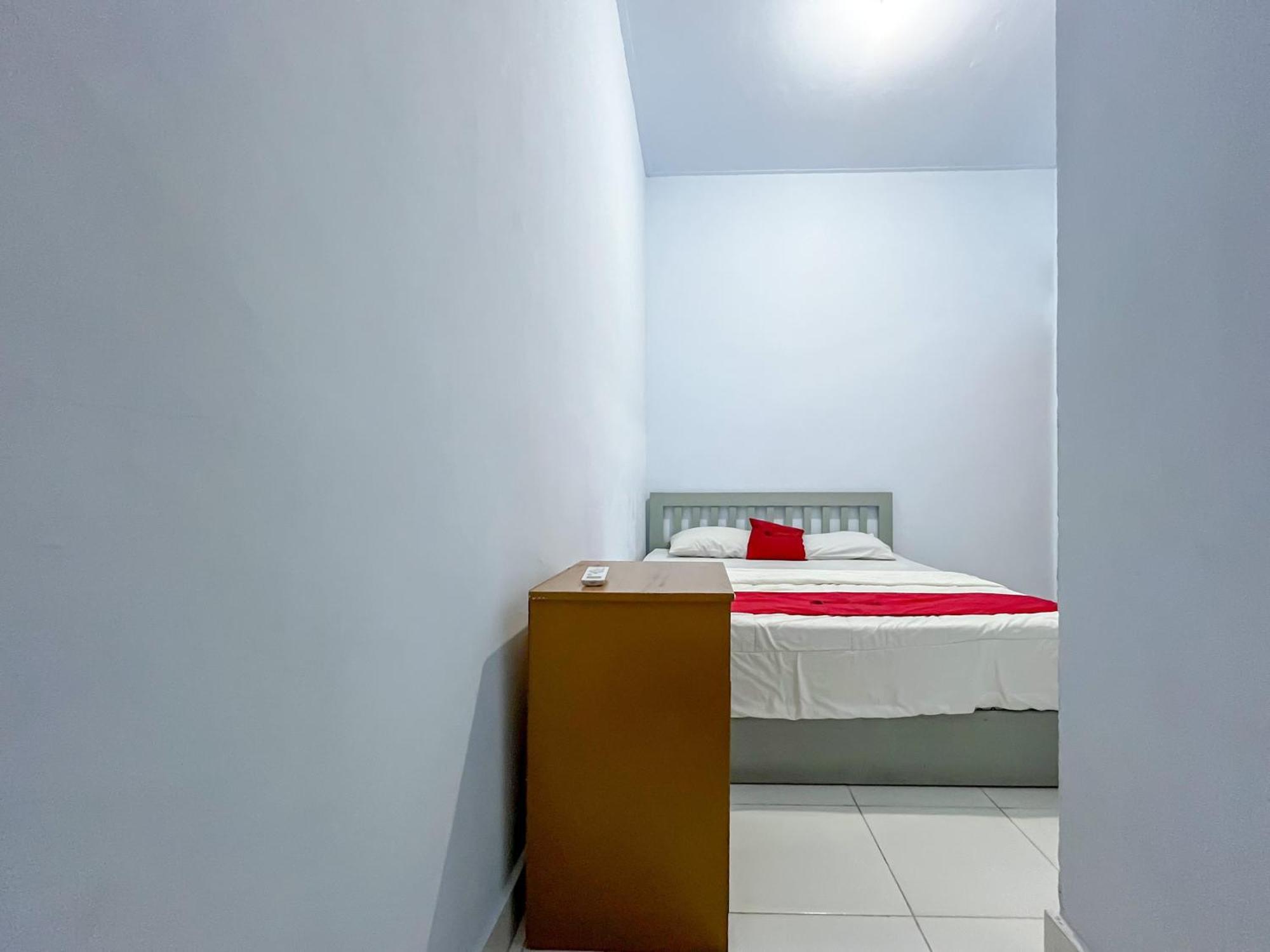 Reddoorz Syariah At Home Ampana Guest House Ampana Kota Екстер'єр фото